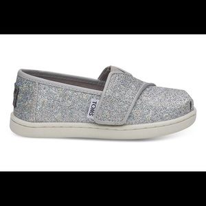 Toms slip on toddler shoes
